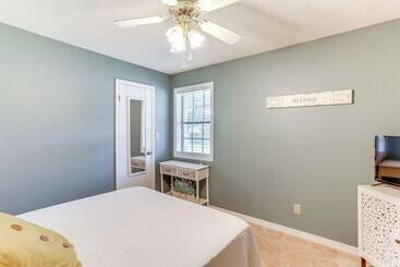 بيت ريفى Charming Heber Springs Home W/ Deck & Fire Pit!