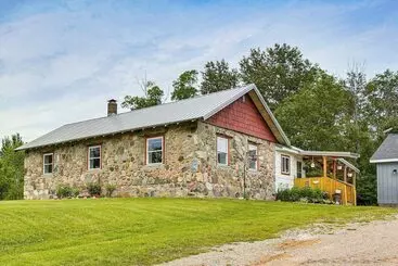 Charming Stone Cottage In Marion W/ Fire Pit!