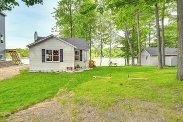 Mökkimajoitus Hale Rustic Retreat On Long Lake Near Boat Launch!