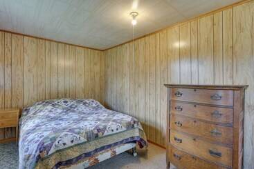קוטג'' Honesdale Cabin: 110 Shared Acres, Animal Rescue!
