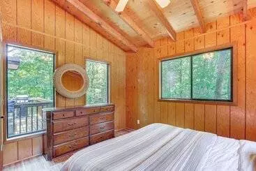 Mökkimajoitus Lakefront Innsbrook Chalet W/ Resort Access!