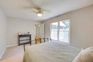 Mökkimajoitus Smith Mountain Lake Home W/ Private Hot Tub & Dock