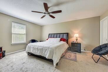 קוטג'' Spacious Jacksonville Home: Yard & Screened Porch!