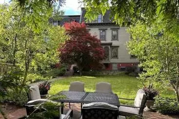 هتل آپارتمان The Underwood Hale House