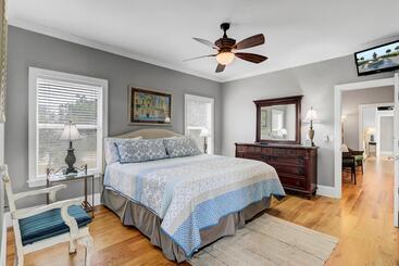 茅舍 3800 Cameron Boulevard Avantstay Pool, Ocean Views, Deck