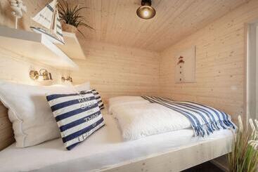 Houseboat Grey Seal Comfortable Vacation Home