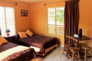 پانسیون Mama Carmen Hostal Playa La Boca