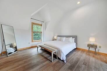 별장 Scarlet Lodge By Avantstay Game Room + Views