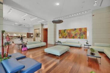 Huoneistohotelli Stunning 12th Floor Studio In The Grove