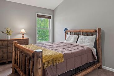 별장 Tavern At The Woods By Avantstay Lakefront Views, Hot Tub, Firepit, Game Room