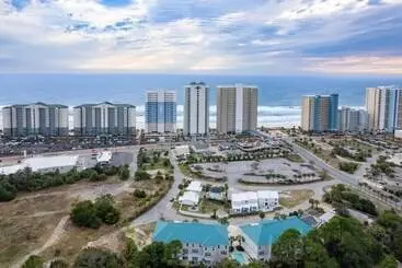 کلبه Tidal Charm By Avantstay Walk To Beach, Community Pool, Balcony, Ocean Views