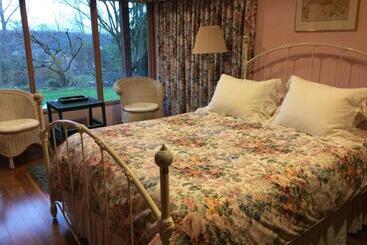 A Cascade View Bed And Breakfast