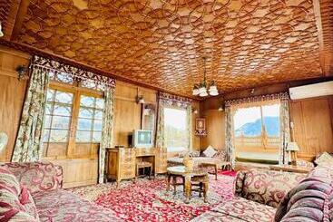 Bed and Breakfast Weather Houseboats