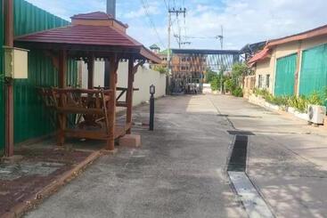 Ekaluk Place And Resort