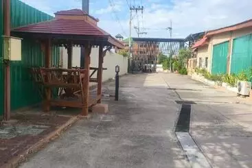 Ekaluk Place And Resort