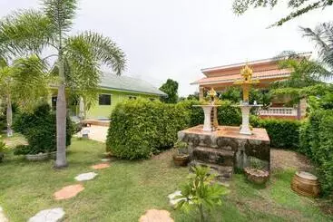 Hotelli Oyo 949 Sansuk Resort Paknampran