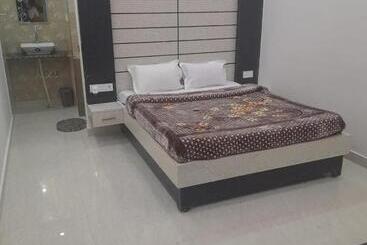 בית מלון כפרי Shyamal Resort