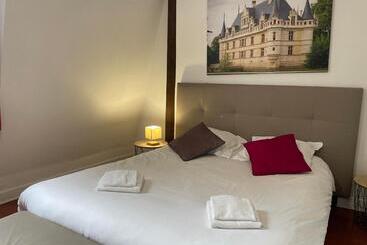 Отель Hôtel Les Trois Lys