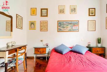 پانسیون Brixia Time Case In Villa Con Giardino