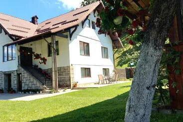 Pension (Hôtel basse catégorie) Casa Adi