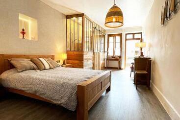 مبيت وإفطار Chambres D Hôtes Avec Entrée Privative Au Calme Dans Maison De Village