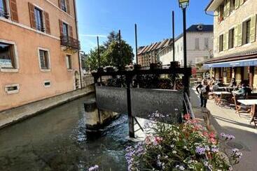 Bed and Breakfast Chambres D Hôtes Avec Entrée Privative Au Calme Dans Maison De Village
