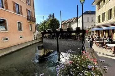 ベッドアンドブレックファースト Chambres D Hôtes Avec Entrée Privative Au Calme Dans Maison De Village