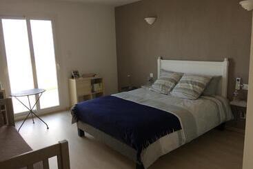 تختخواب و صبحانه Meacci