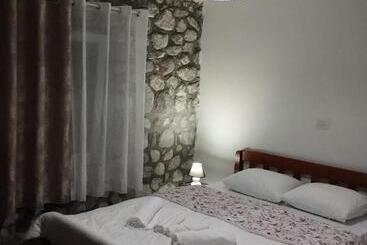 فندق Bujtina Aroma E Malit