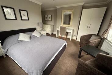 Lennox Lea Studios And Apartments