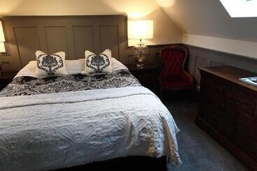 Cliffe House Bed & Breakfast