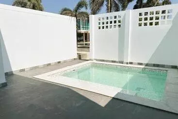Hotel เจ้าหลาว ซีบรีส รีสอร์ท