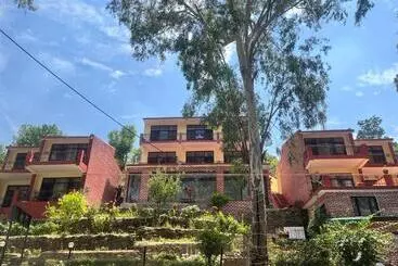 Hotel Crestmont Snow View Resort Ranikhet