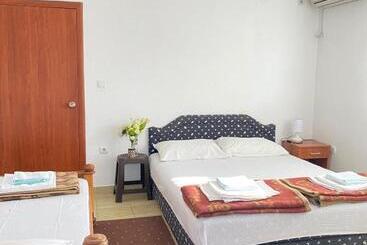 Pensiune Apartmani Mir