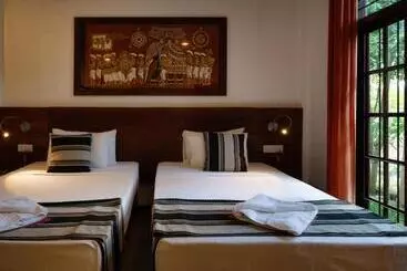 هتل Lario Resort Sigiriya