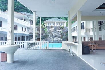 Otel Oyo 92966 Villa Bukit Awan