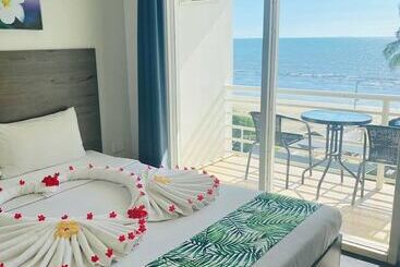 בית מלון כפרי Sailors Beach Fiji