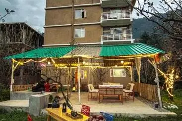The Forest Pinnacle Hostel And Café, Old Manali