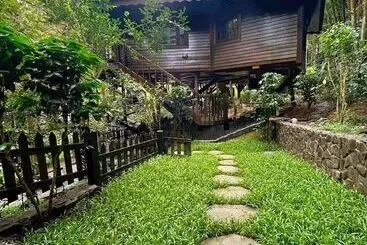 تختخواب و صبحانه Senboard Manor