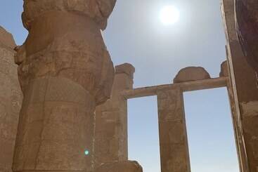 پانسیون Moon House Of Luxor