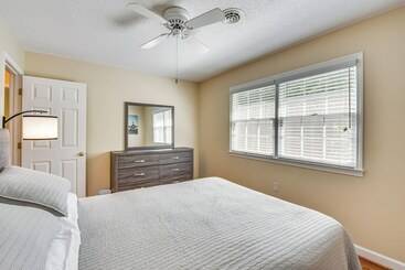 קוטג'' Anderson Retreat: Private Dock, Kayaks, Fire Pit!