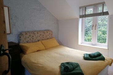 Countryside Cottage Retreat At Ty R Cwm Farm