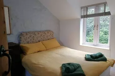 Countryside Cottage Retreat At Ty R Cwm Farm