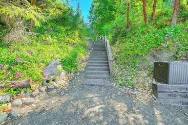 コテージ Scenic Hood Canal Home W/ Private Beach & Hot Tub!
