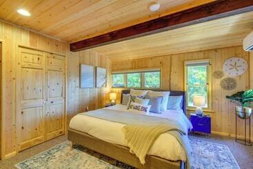 بيت ريفى Scenic Hood Canal Home W/ Private Beach & Hot Tub!
