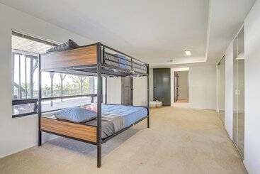 Dom wiejski Spacious Camano Home W/ Hot Tub & Water Views!