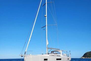 Dream Holiday On A Luxurious Sailing Yacht