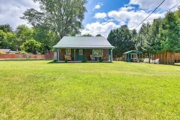 Mökkimajoitus Inviting Peru Cabin W/ Patio, Grill & River Access