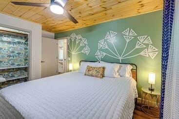 بيت ريفى Renovated Franklin Home W/ Mountain View Deck!