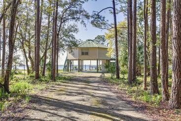Dom wiejski The Octagon House    Oceanfront Carrabelle Oasis